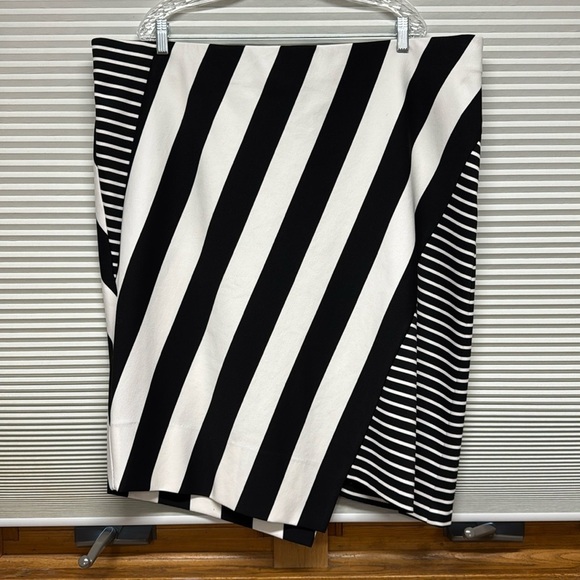 Lane Bryant Black and Off White Striped Asymmetrical Hem Ponte Mini Skirt - Picture 1 of 5